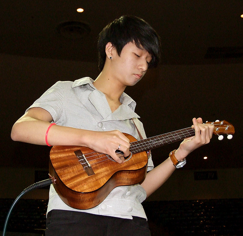 Tuyển giáo viên dạy đàn ukulele tại Nha Trang